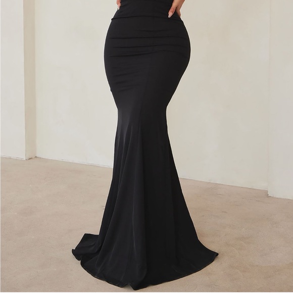 Strapless maxi gown
Formal
Prom
Homecoming
Black tie - Picture 3 of 3